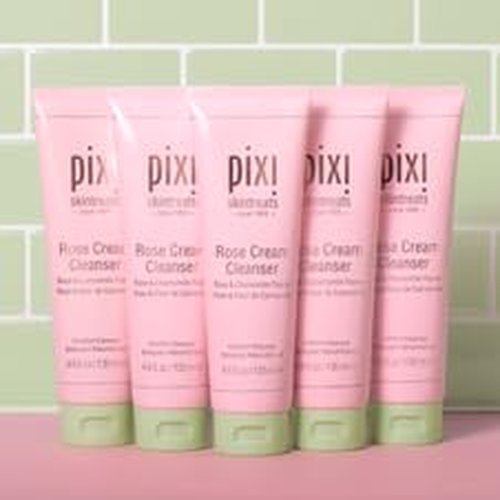 Pixi Beauty Rose Cream Cleanser - Mineral-Rich Soothing Formula with Rose Flower Oil | 135ml (4.57 Fl Oz)