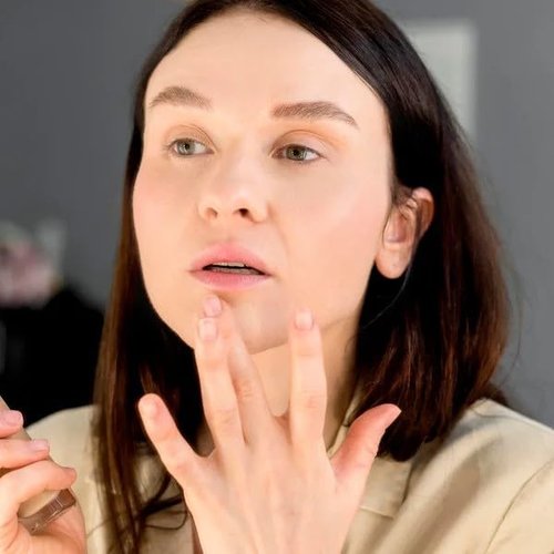 Emani HydraWear Brightening Foundation – Buildable Coverage, Safe for Sensitive Skin – Long-Lasting Hydration, Hyaluronic Acid, Silicone Free, Vegan and Cruelty-Free, Golden Amber