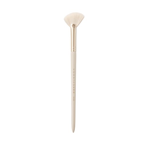 Bisque Series Fan Highlighter Brush to Enhance Glow on Cheekbones Nose Painted Birch Handle with Soft Nylon Bristles MJ904