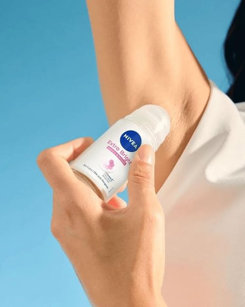 NIVEA Extra Bright 8 Super Food Vitamin C Collagen Booster Underarm Roll-On Deodorant, Alcohol-Free, 72HR Odor Protection, Smooth & Bright Skin, 50ml, 1.69oz, Pack of 2