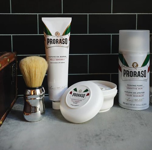 Proraso Shaving Soap - Oatmeal & Green Tea - Nourishing & Gentle Formula Shave Soap in a Bowl for Sensitive Skin - Premium Italian Shaving for Men - 5.2oz