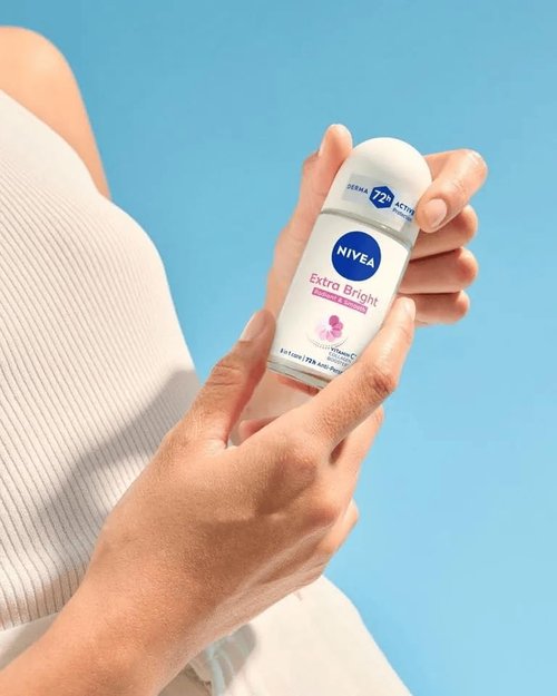 NIVEA Extra Bright 8 Super Food Vitamin C Collagen Booster Underarm Roll-On Deodorant, Alcohol-Free, 72HR Odor Protection, Smooth & Bright Skin, 50ml, 1.69oz, Pack of 2