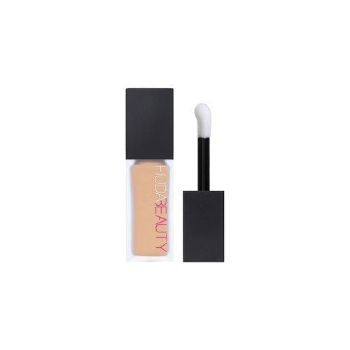 HUDA BEAUTY #FauxFilter Concealer - Luminous Matte Buildable Coverage in Nougat 2.5 Golden