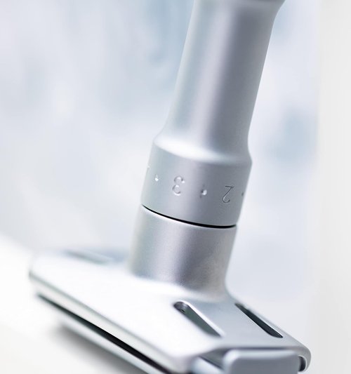 MERKUR FUTUR 700 Adjustable Double Edge Safety Razor - Matte Chrome, Adjustable Razor With Dial, Made in Germany, Plastic-Free, Snap-On Cap Design, Straight Bar