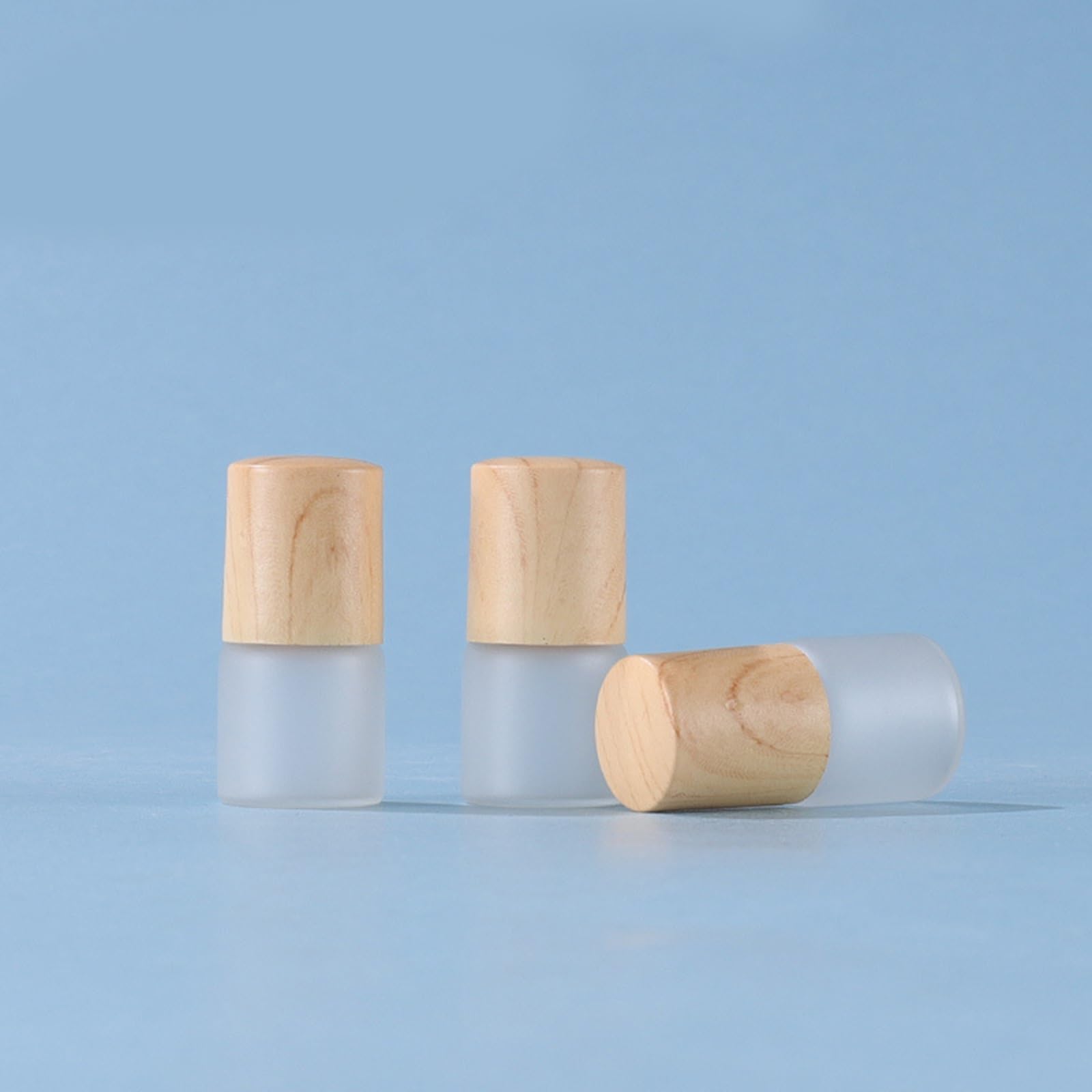 ZbFwmx 20 Pack Set 2ML(5/8 Dram) Mini Sample Roll Glass Bottles for Essential Oils Roller Refillable Perfume Roll Bottle (2ML Frosted)