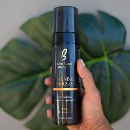 Self Tanning Mousse | MEDIUM - 6.76 Fl Oz - Enriched with Vitamin E & Aloe Vera for Radiant Skin