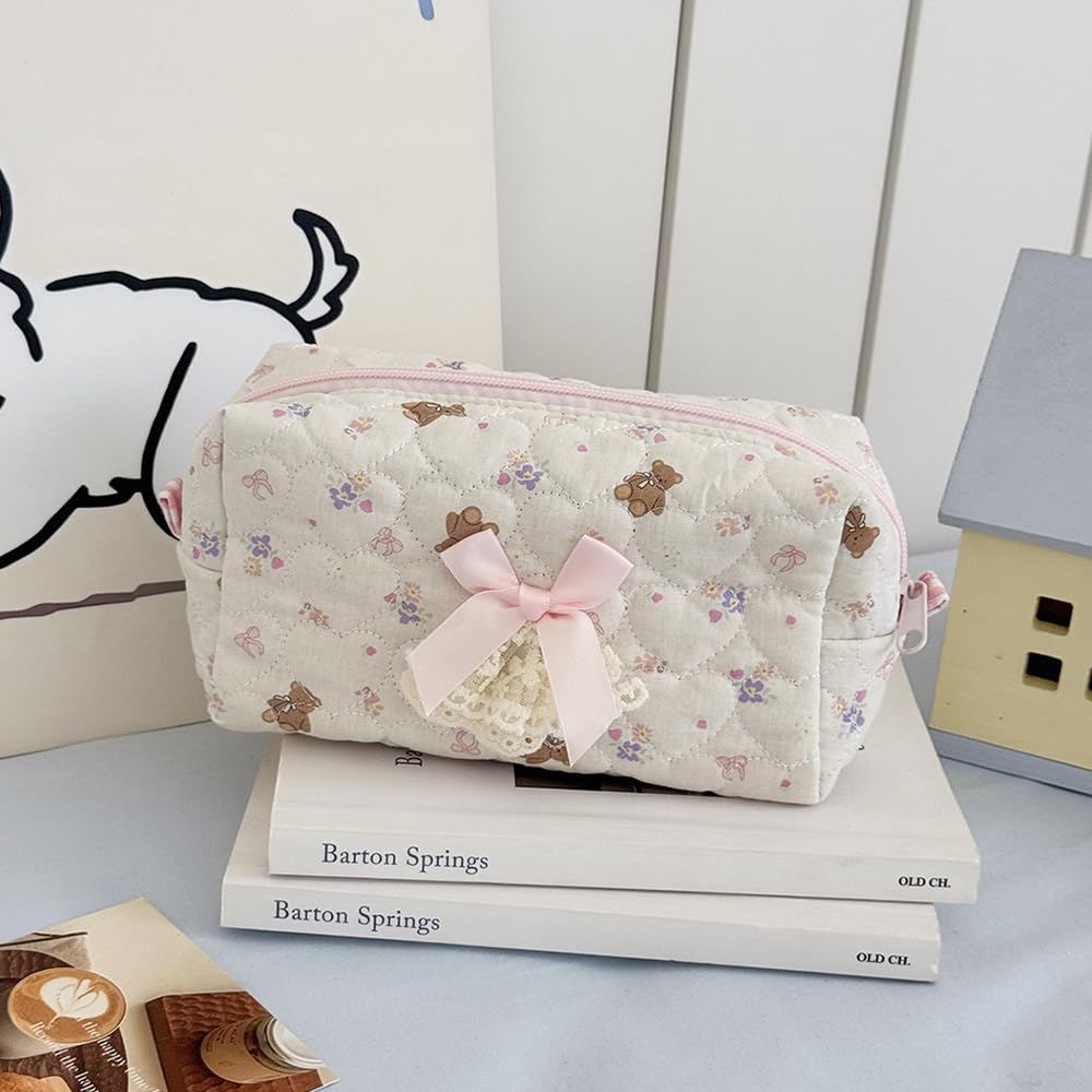 WELLRI Quilted Makeup Bag Small Cosmetic Pouch Cute Bow Floral Coquette Aesthetic Travel Organizer Toiletry Bag for Women and Girls (Teddy Bear)