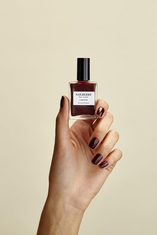 Nailberry L'Oxygéné Oxygenated Nail Lacquer | Le Temps des Cerises | Deep Red Burgundy Opaque | UV Protected Long-Wear Nail Polish | 12-Free | Vegan | Certified Halal | Cruelty & Gluten Free | 15 ml