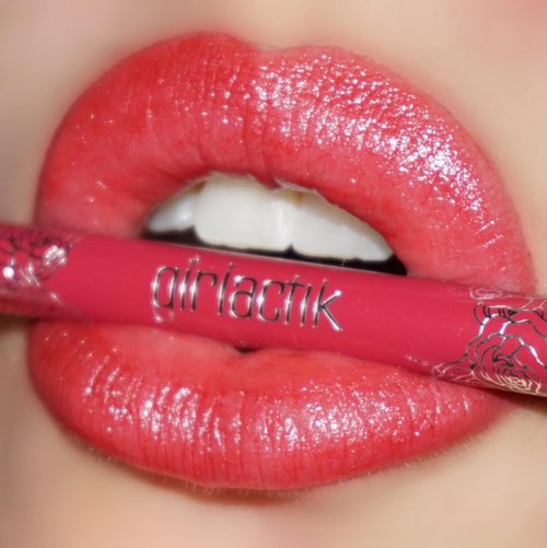 Girlactik Glossy Lip Liner - Moisturizing Lip Pencil for Smooth, Creamy Finish | Vegan & Cruelty-Free (Delilah)