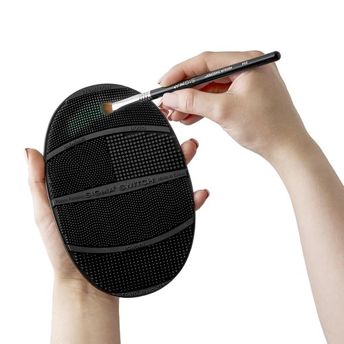 Sigma Beauty Switch - Silicone Makeup Brush Cleaner for Effortless Shade Switching | Full Size Cleaning Mat