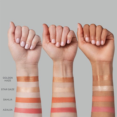 Kevyn Aucoin The Art of Blush & Glow, PEACH: Sculpt & define makeup compact DUO palette with warm, coral-toned matte blush (Dahlia) plus a glow of the highlighter (Golden Haze). Universally flattering