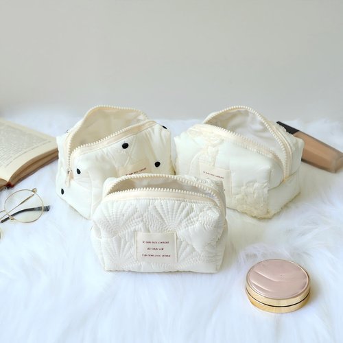 Sminra White Makeup Bag Small Nylon Cotton Quilted Cosmetic Makeup Bag Organizer, Aesthetic Floral Waterproof Portable Pouch Purse Toiletry Bag for Women Girls Travel accessories (White Lace-S)