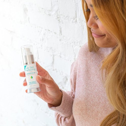 Hyalogic Episilk Hyaluronic Acid Skin Perfecting Lotion - Hydrating Face Moisturizer to Regulate Skin Oiliness - Hyaluronic Acid Moisturizer with Argan Oil Fl 1 Oz