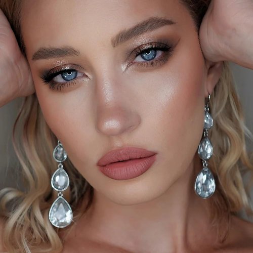 Beauty Bakerie Cosmetics Highly Pigmented Eye Shadow Makeup Palette, Sparkly/Glitter/Shimmer/Metallic/Matte Eyeshadow Look, Vegan, Cruelty-Free, Paraben-Free, 9 Shades, The Chosen Bun