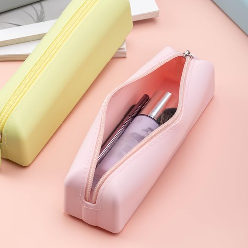 RSRSLEII Cute Silicone Makeup Brush Holder, Soft Portable Cosmetic Brush Bag with Zipper, Travel Makeup Brush Case(01Lightpink)