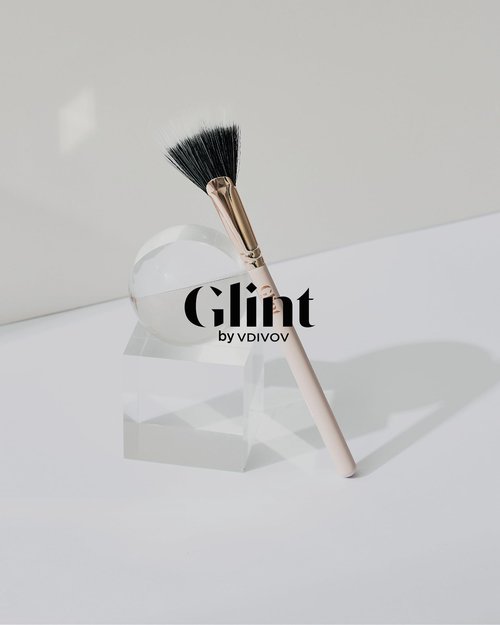 Glint Makeup Fan Brush - Professional Brush for Blush & Highlighter Makeup. Premium Soft Vegan Synthetic Makeup Brush for Precise Application and Blending.