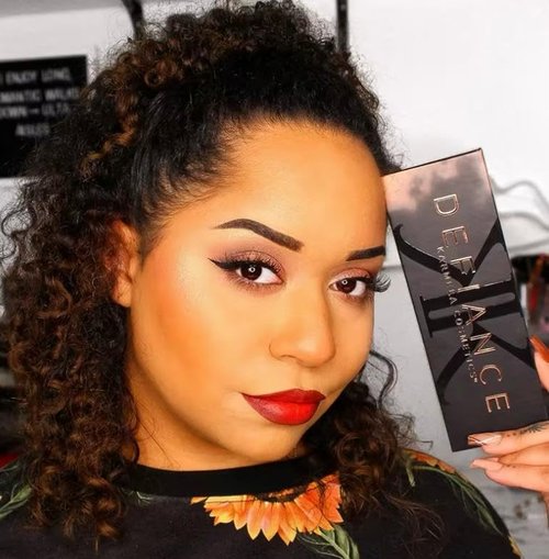 Defiance Beauty 8-Shade Eyeshadow Palette – Ultra-Pigmented Matte & Shimmer Shades, Blendable & Buildable, Long-Lasting Formula for Stunning Day-to-Night Eye Looks