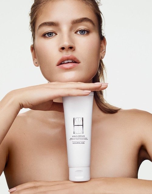 HOURGLASS Equilibrium Rebalancing Cream Cleanser - Gentle Formula for Balanced Skin
