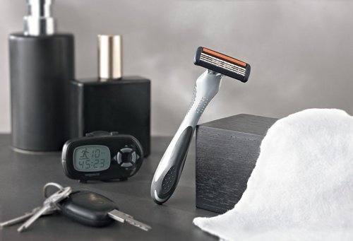Bic Flex 4 Comfort Men's Razors - Pack of 3 Disposable 4-Blade Razor - with Lubricating Strip for A Smooth And Precise Shave