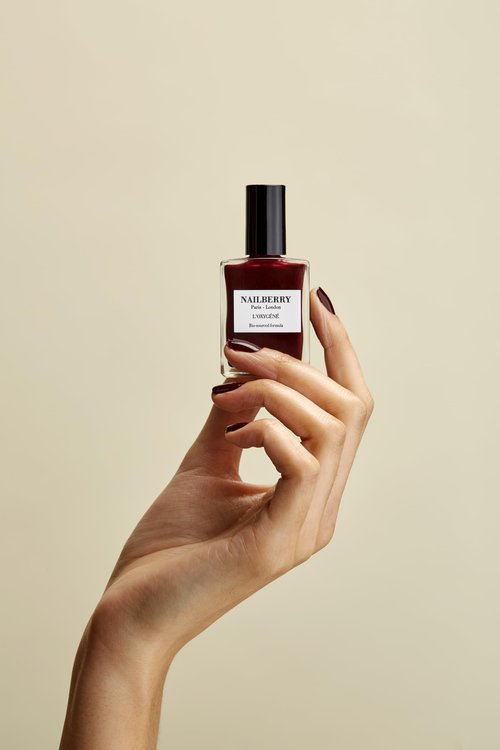 Nailberry L'Oxygéné Oxygenated Nail Lacquer | Le Temps des Cerises | Deep Red Burgundy Opaque | UV Protected Long-Wear Nail Polish | 12-Free | Vegan | Certified Halal | Cruelty & Gluten Free | 15 ml