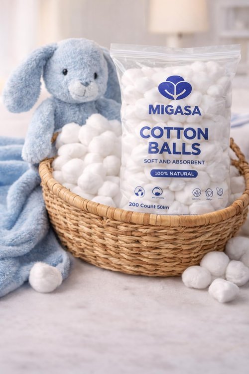 MIGASA Cotton Balls 600Count – Bulk Christmas Hypoallergenic Snow Décor Set for Trees, Railings, Crafts & Holiday Displays, 100% Natural Soft Cotton, Pet-Friendly