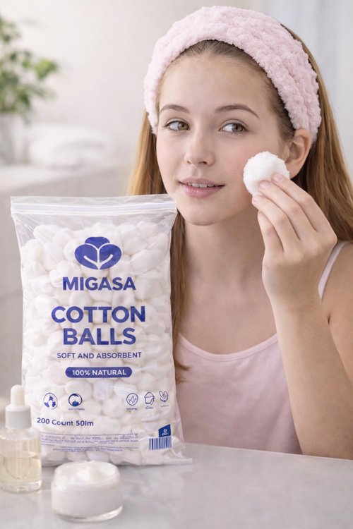 MIGASA Cotton Balls 600Count – Bulk Christmas Hypoallergenic Snow Décor Set for Trees, Railings, Crafts & Holiday Displays, 100% Natural Soft Cotton, Pet-Friendly