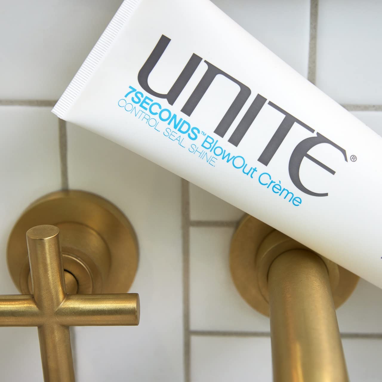 UNITE Hair – 7SECONDS BlowOut Crème – Lightweight Frizz Control & Humidity Defense – 7 Fl Oz