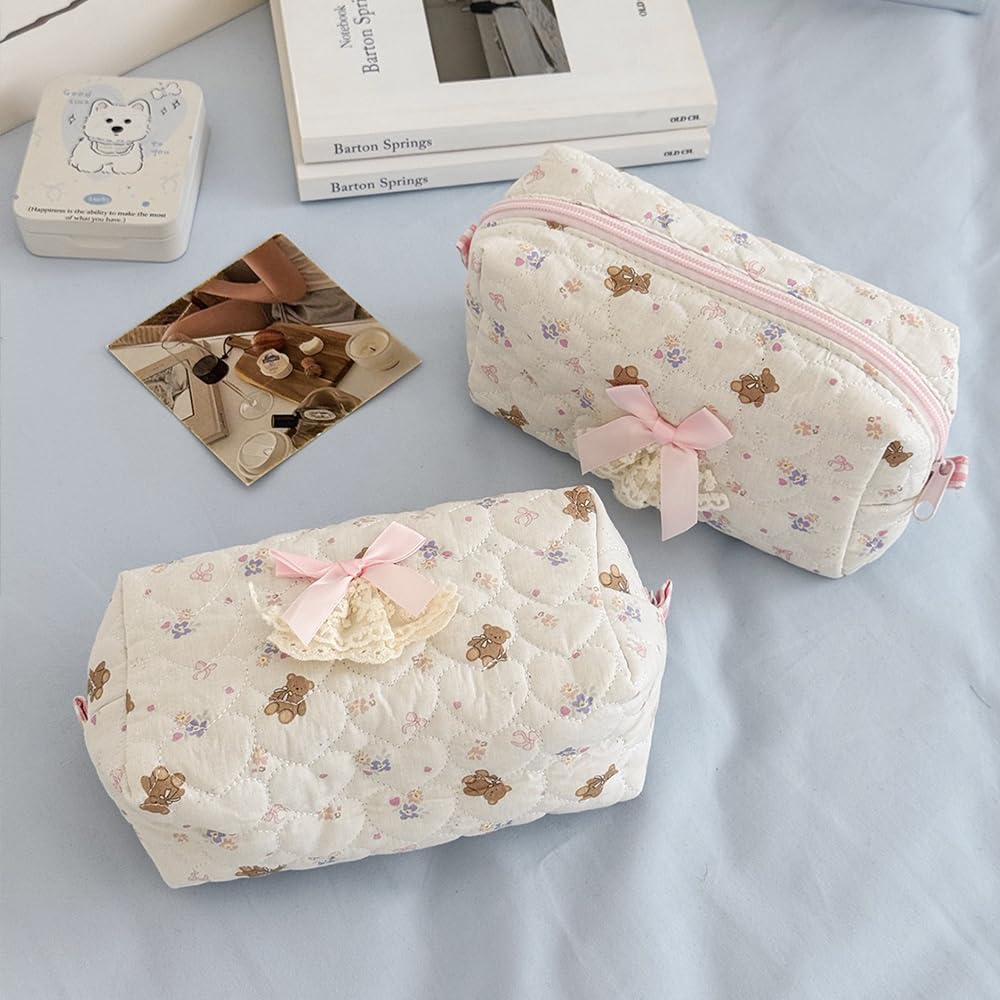 WELLRI Quilted Makeup Bag Small Cosmetic Pouch Cute Bow Floral Coquette Aesthetic Travel Organizer Toiletry Bag for Women and Girls (Teddy Bear)