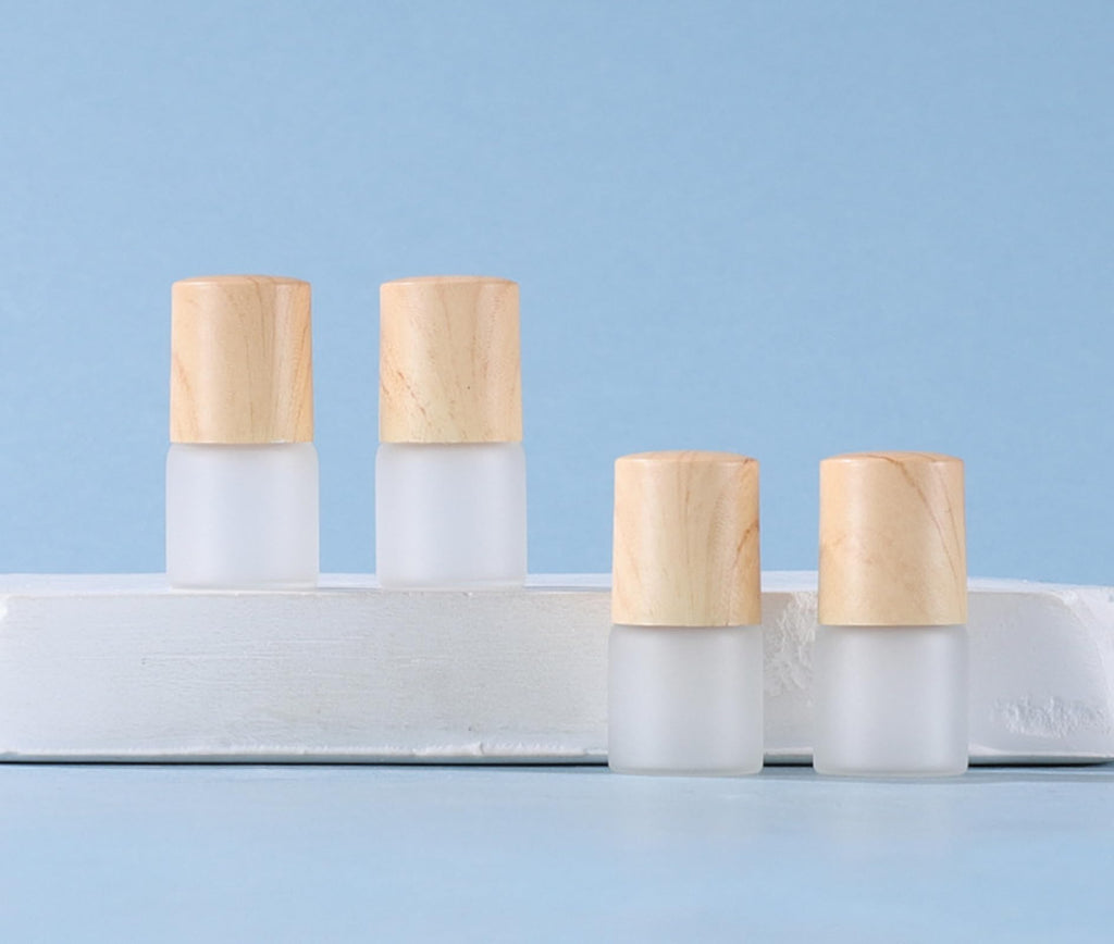 ZbFwmx 20 Pack Set 2ML(5/8 Dram) Mini Sample Roll Glass Bottles for Essential Oils Roller Refillable Perfume Roll Bottle (2ML Frosted)