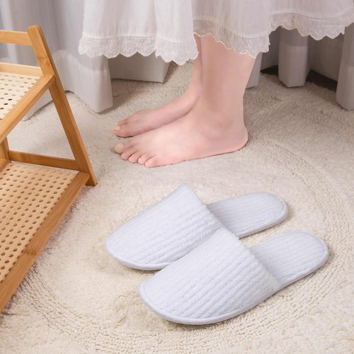 TINSKY 20 Pairs Disposable Slippers for Guests Non Slip House Spa Slippers Bulk Portable Indoor Slipper for Shoeless Home Hotel Women Travel (White and Black)