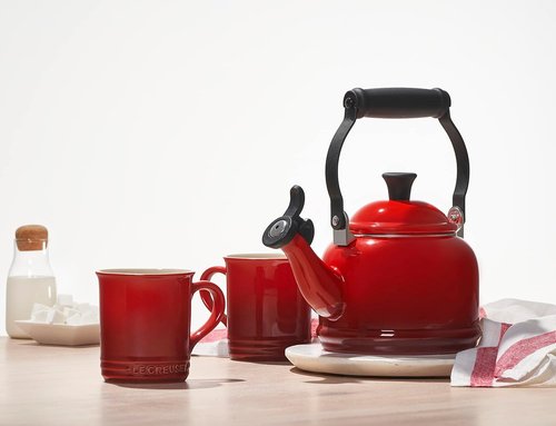 Le Creuset Enamel On Steel Demi Kettle - 1.25 Qt. Kettle & Set of 2 Stoneware Mugs, White