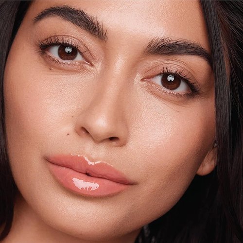 Kevyn Aucoin Indecent Mascara, Black: Thin cone-shaped brush. Creamy lash condition formula. Dramatic and natural look. Long wear. Clump & flake-free. Pro makeup artist go to for defined fuller lashes