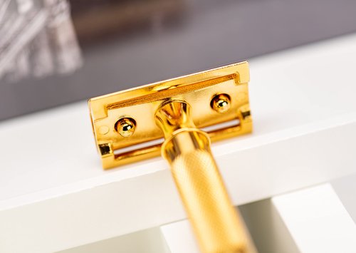Merkur Classic 2-Piece Double Edge Safety Razor Gold Plated, 1 Count