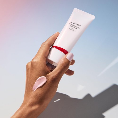 Shiseido RevitalEssence Skin Glow Primer SPF 25 | Instant Glow & 24-Hour Hydration - 30 mL