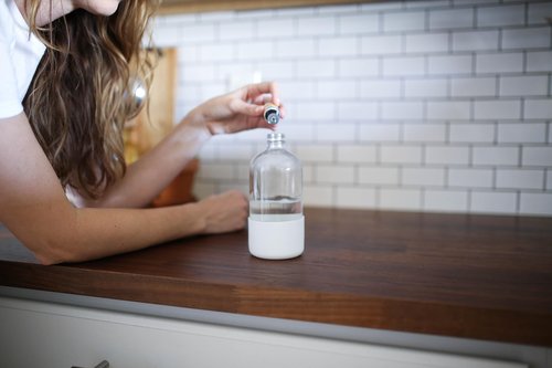 Just Like Joan Clear Glass Spray Bottle with Silicone Sleeve for Cleaning Solutions, Essential Oils, Plants, Vinegar - 16 oz, Refillable, Food Safe (2-PACK: Blush Pink & Pure White)