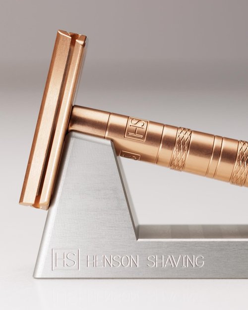 The Henson Razor Stand - Lightweight and Highly Durable Safety Razor Stand for Men and Women - Aluminum Razor Holder Designed for Henson AL13, Henson AL13-M, Henson Ti22
