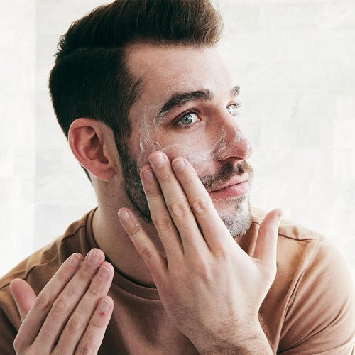 Brickell Men's Daily Defense SPF20 Face Moisturizer for Men, Natural & Organic, Zinc Oxide Face Moisturizing Mineral Sunscreen, Hydrates & Protects Skin Against Harmful UVA/B rays, 3.4oz, Unscented