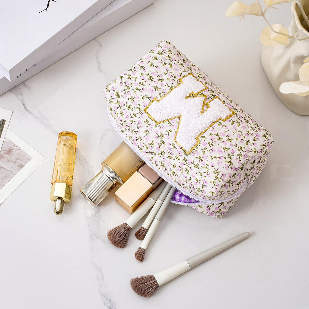 WHHJM Alphabet Makeup Bag Cosmetic Bag for Women, Christmas Gifts for Girls Age 11-18, Personalized Floral Coquette Travel Bag, Trendy Stuff Zipper Make Up Pouch Organizer Bag (Purple Floral ZM)