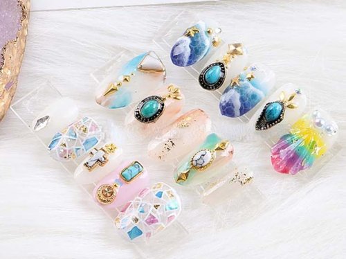 SIXAOAZZ 60 Piece Set of Turquoise Gemstone Pendants - 3D Nail Accessories with Hollowed Out Design, Vintage Pendants Suitable for DIY and Western Nail Art, Blue
