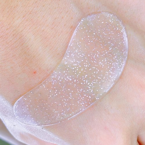 Under Eye Patches for Lash Lift and Eyelash Extension - Durable Gel Pads to Separate Upper & Lower Lashes - Sticky Moon Shape Patch Fits Eyelids - Eyelash Mask Cover in 4 Colors