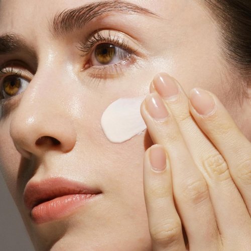 Shiseido Future Solution LX SPF 50 - Anti-Aging Hydrating Sunscreen Cream - Dewy Finish - 50 mL
