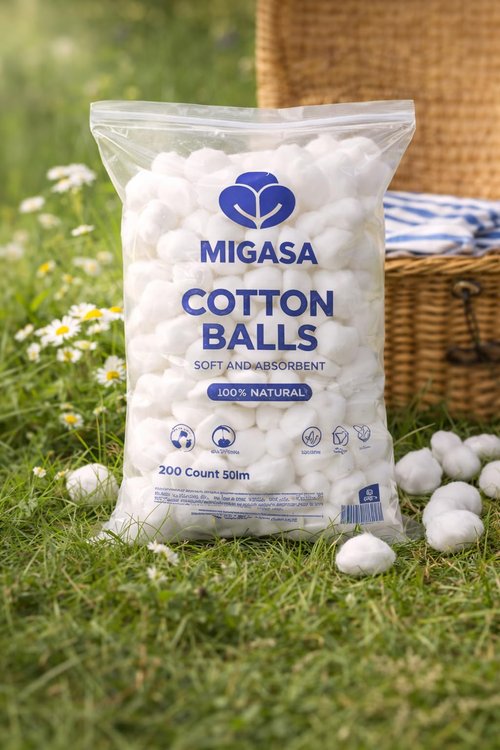 MIGASA Cotton Balls 600Count – Bulk Christmas Hypoallergenic Snow Décor Set for Trees, Railings, Crafts & Holiday Displays, 100% Natural Soft Cotton, Pet-Friendly