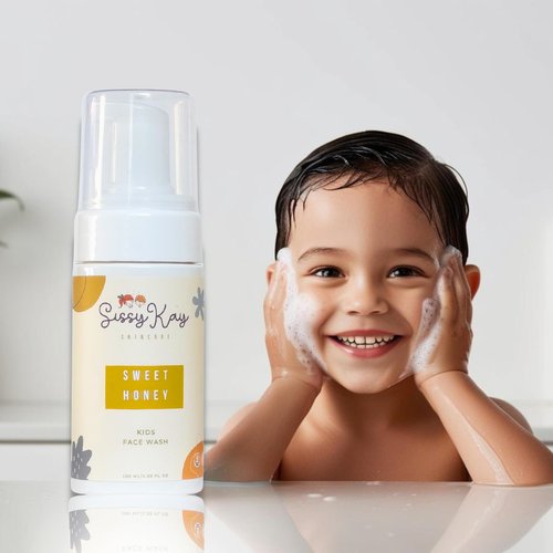 Sissy Kay Kids Foaming Face Wash for Boys, Girls - Natural Face Wash For Kids - Gentle Honey Cleanser With Vitamin C & Vitamin E -Tear Free For Sensitive Skin - Honey - 100 ml