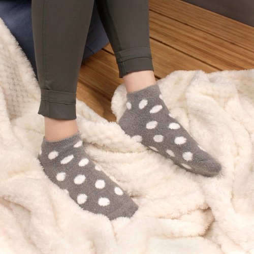 BambooMN Women's X-Large Fuzzy Soft Aloe Infused Nylon Spa Socks, Grey Dots, 3 Pairs
