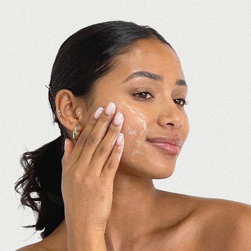 FACETORY Urban Calm Hydrating Face Wash for Women, Gentle Gel Facial Cleanser with Fermented Pear & LHA, Sensitive Skin Face Wash & Daily Makeup Remover for Oily, Dry & Combination Skin - 4 Fl Oz