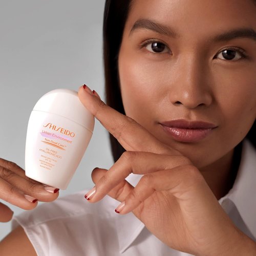 Shiseido Urban Environment Oil-Free Sunscreen SPF 42 | Hydrating, Mattifying Face Primer - Water Resistant