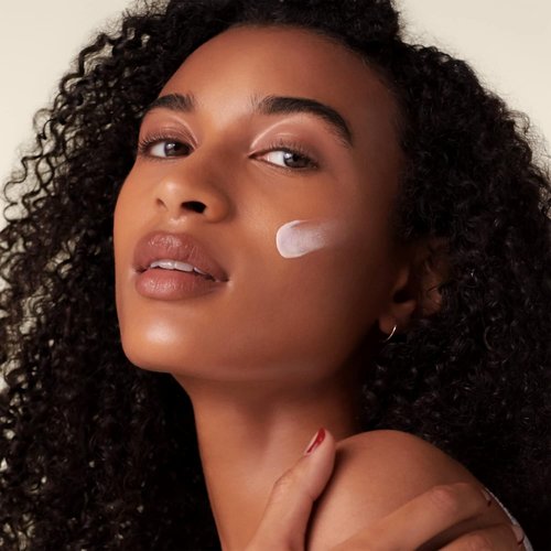 Shiseido Urban Environment Oil-Free Sunscreen SPF 42 | Hydrating, Mattifying Face Primer - Water Resistant