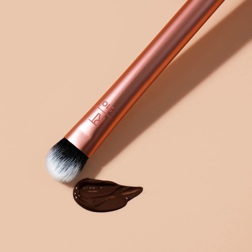 Real Techniques Expert Concealer Brush - Ultra Plush Synthetic Taklon Bristles & Extended Ferrules