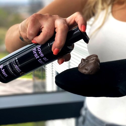 b.tan Self Tan Mitt - Streak-Free Sunless Tanning Applicator Glove | Velvety Soft & Reusable for Face & Body