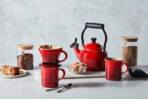 Le Creuset Enamel On Steel Demi Kettle - 1.25 Qt. Kettle & Set of 2 Stoneware Mugs, White